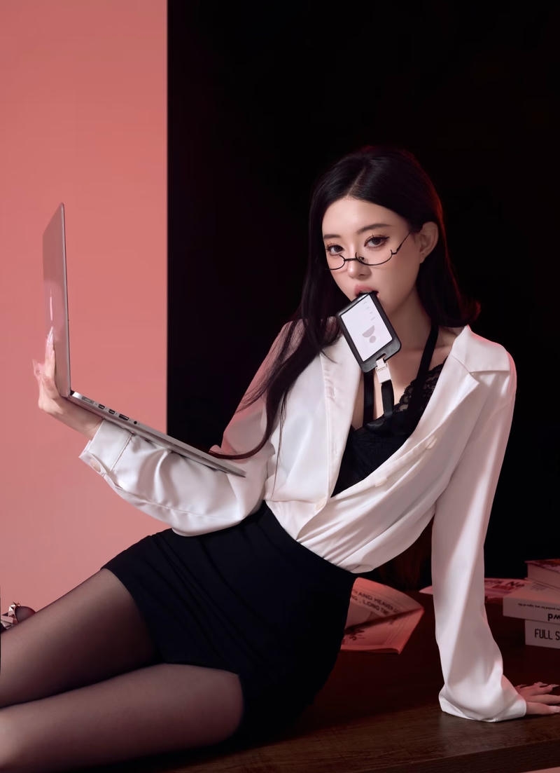 Ảnh cosplay thư ký trang phục công sở thanh lịch