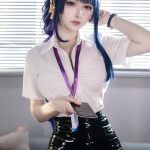 Bức cosplay thư ký quyến rũ với ánh nhìn sâu