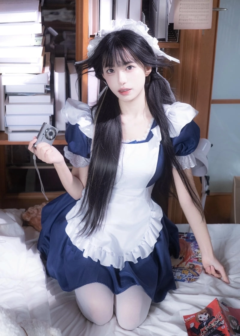 Hình ảnh cô gái trong trang phục hầu gái phong cách anime