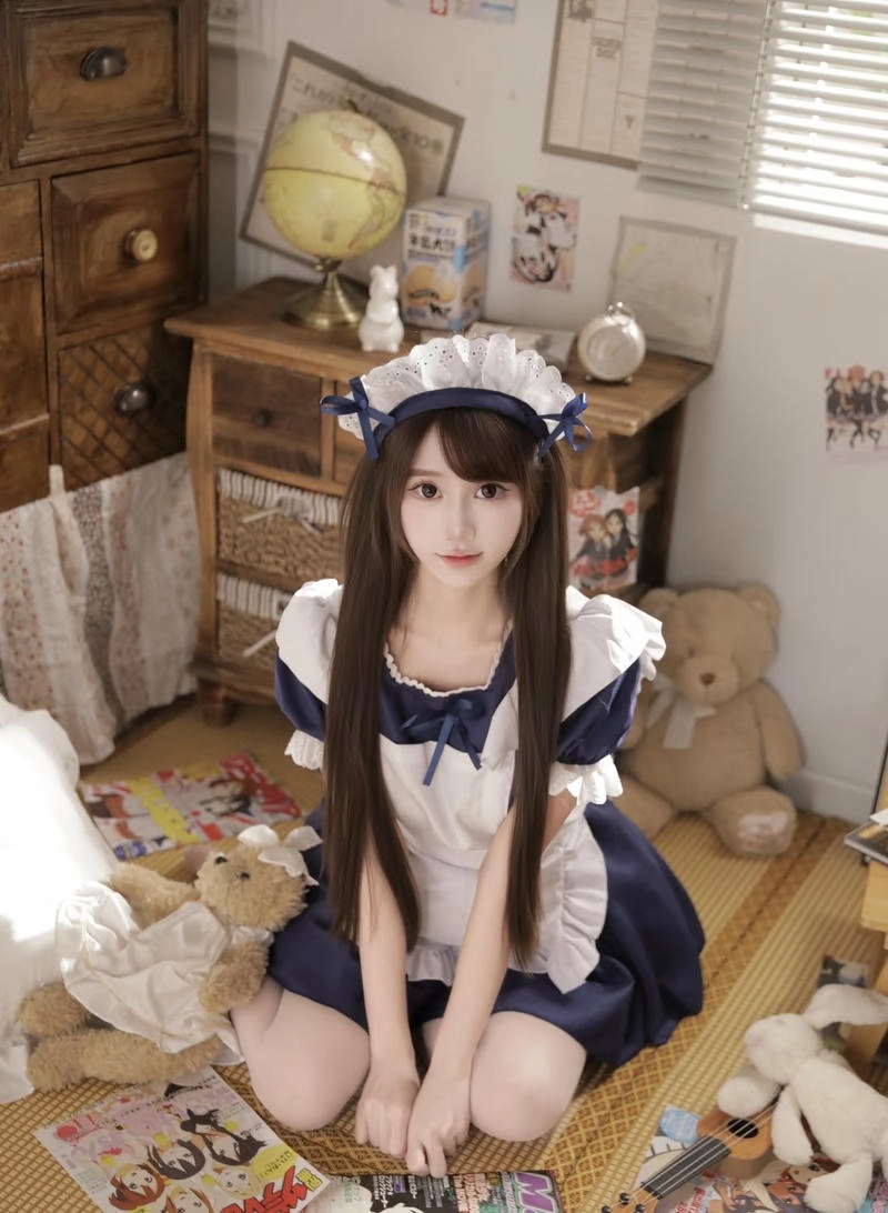 Nữ cosplayer diện trang phục hầu gái với thần thái cuốn hút