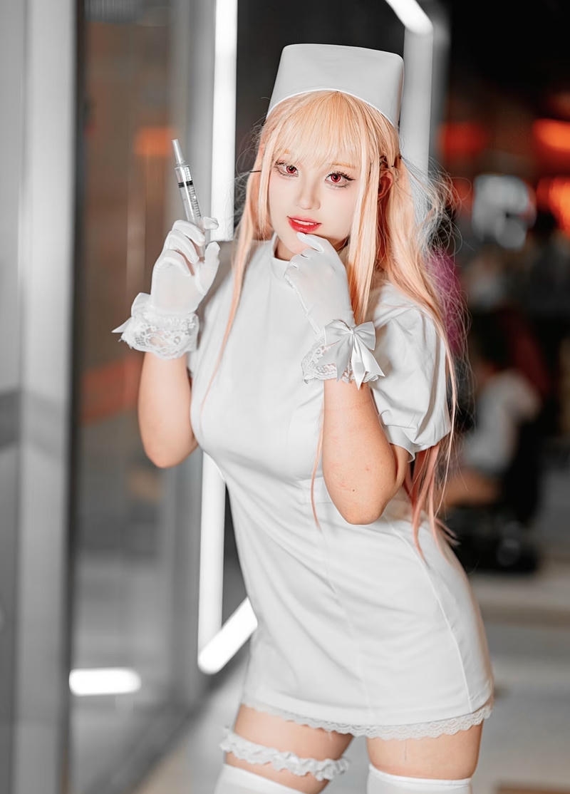 Ảnh cosplayer mặc đồ y tá trắng tinh tế dễ thương