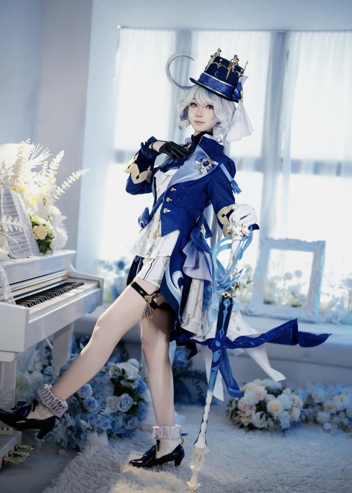 Ảnh furina cosplay gợi hình ảnh nhân vật trung tâm thu hút