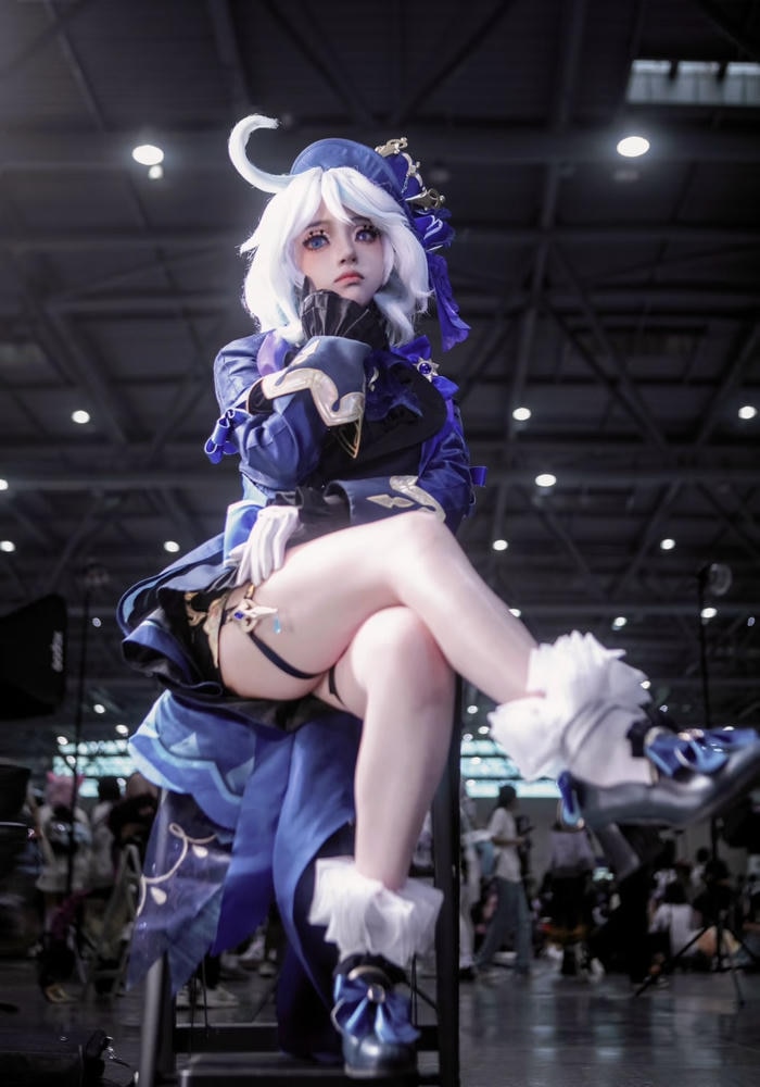 Ảnh furina cosplay thể hiện hình tượng duyên dáng cá tính