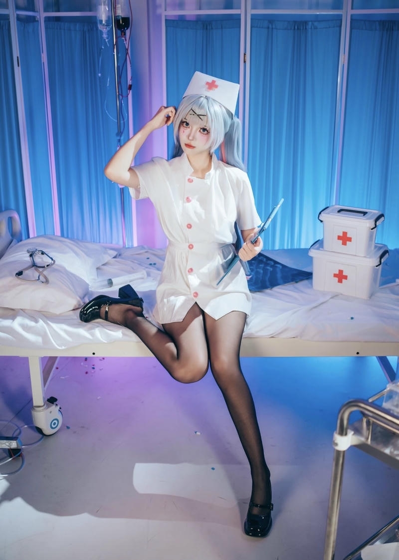 Ảnh gái cosplay y tá với phong cách nhẹ nhàng cuốn hút