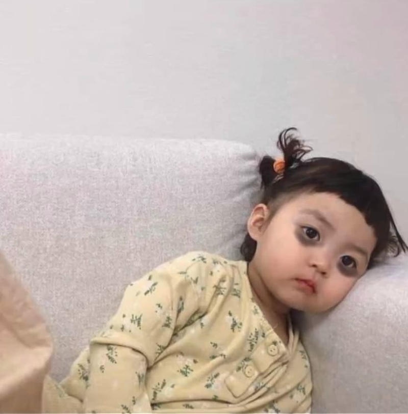 Ảnh meme mất ngủ mệt mỏi trong tình trạng uể oải