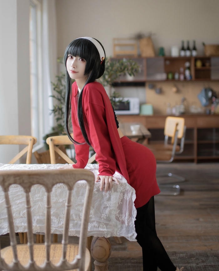 Bức ảnh Yor Forger cosplay thể hiện nội lực âm thầm