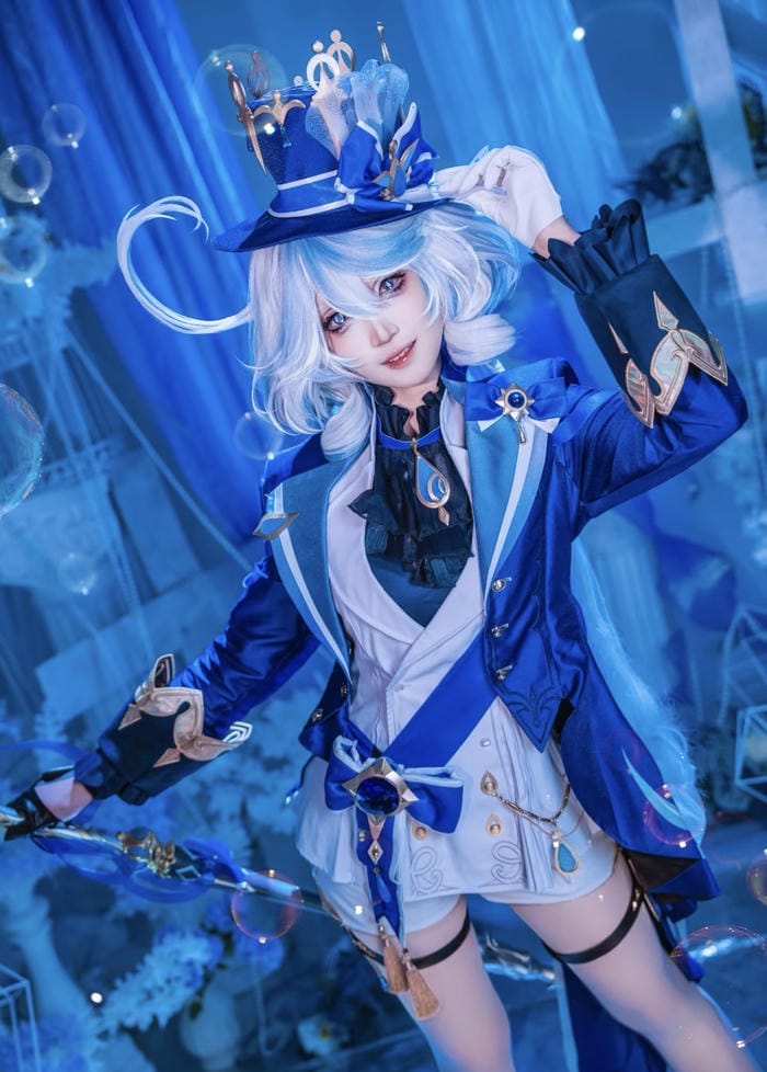 Bức ảnh furina cosplay gợi cảm giác quý phái hiện đại