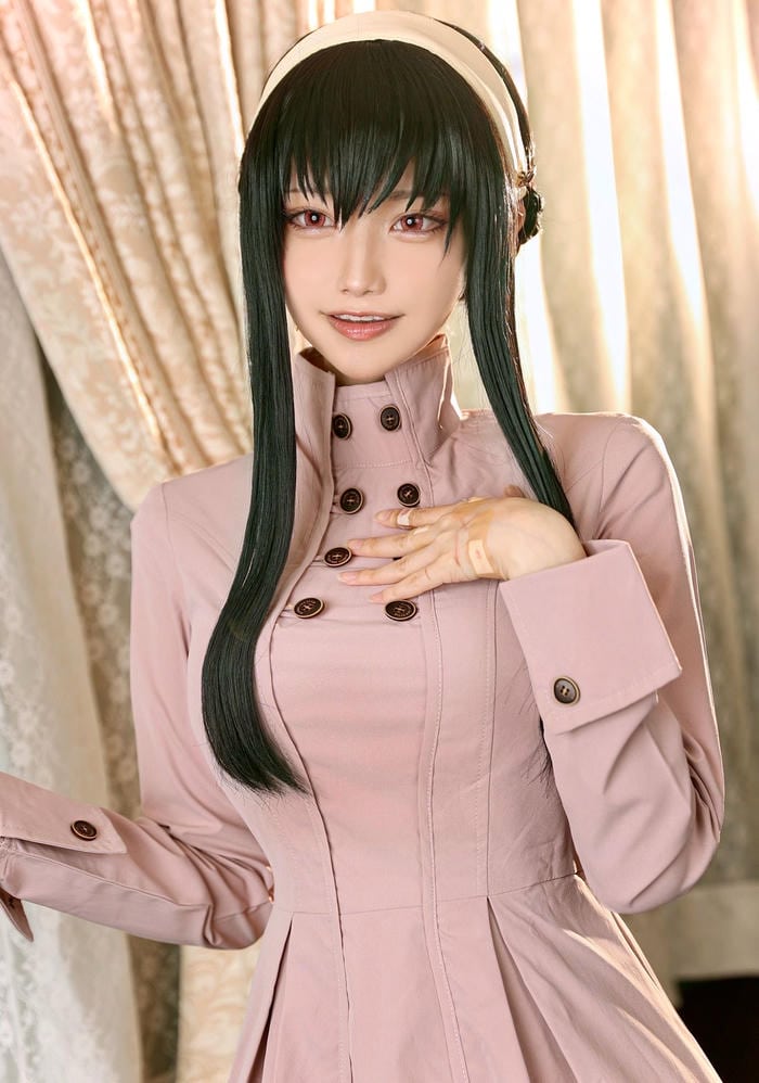 Bức hình Yor Forger cosplay gợi hình tượng bền bỉ khó lay chuyển