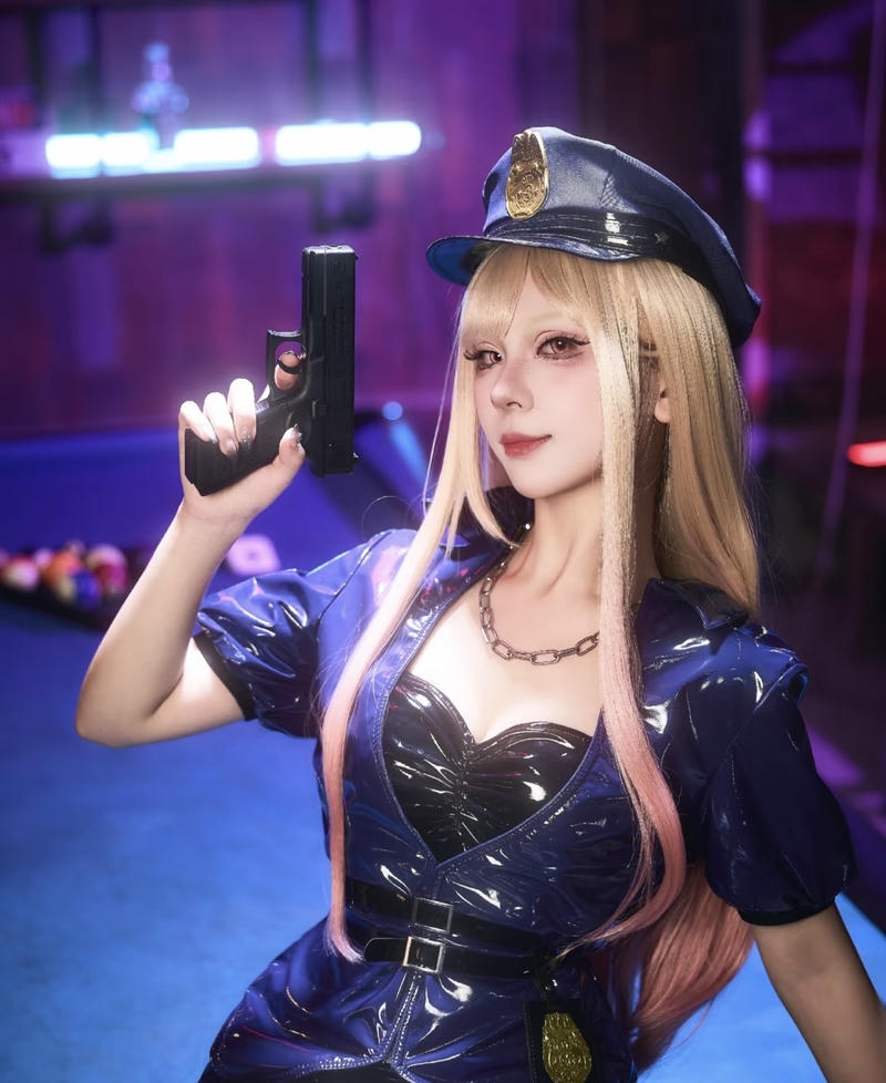 Cosplayer nữ hóa thân cảnh sát với vẻ đẹp tự nhiên