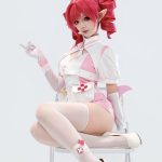 Gái xinh hóa thân y tá phong cách anime hiện đại