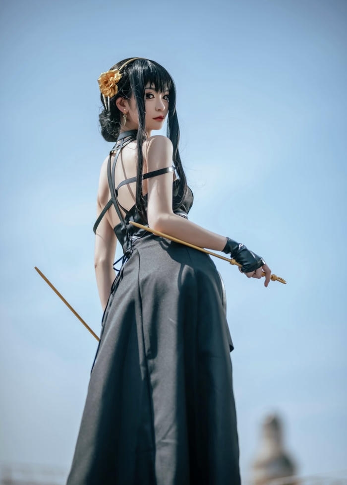 Hình Yor Forger cosplay cho thấy sức chịu đựng đáng kinh ngạc