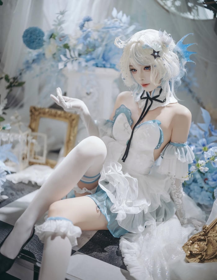 Hình ảnh furina cosplay gợi cảm giác sang trọng khác biệt
