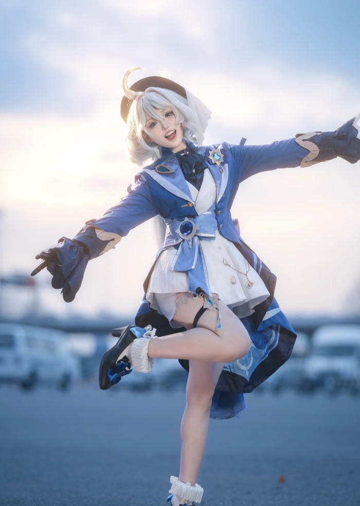 Hình furina cosplay thể hiện phong cách cá nhân rõ ràng