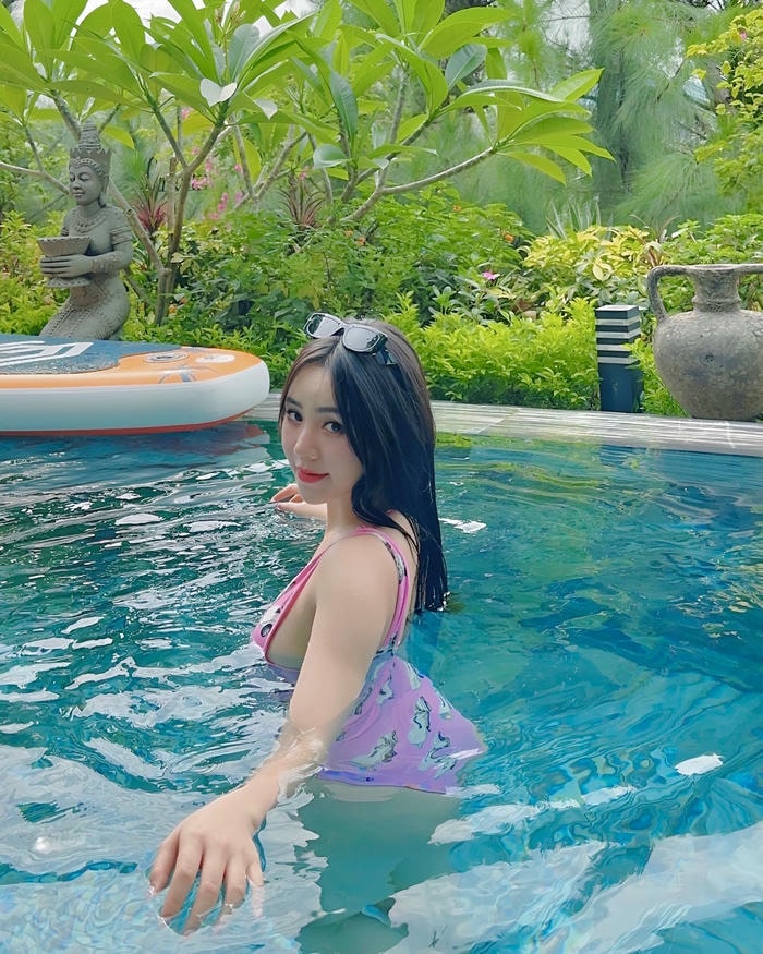 quỳnh kool sexy nội y bó sát cuốn