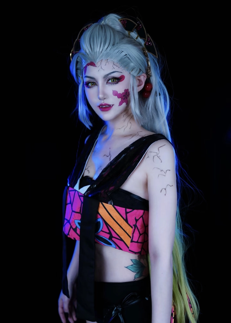 Ảnh Daki cosplay thể hiện ngoại hình thanh thoát quyến rũ