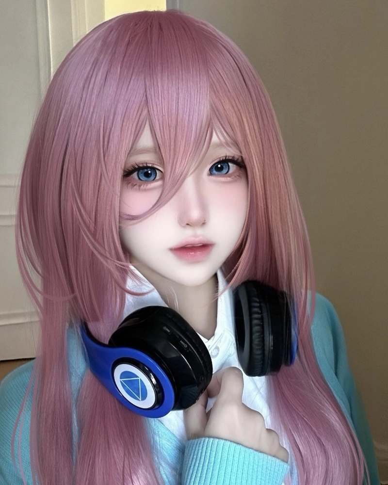 Ảnh Miku Nakano cosplay khoe ánh mắt hiền rất dễ mến