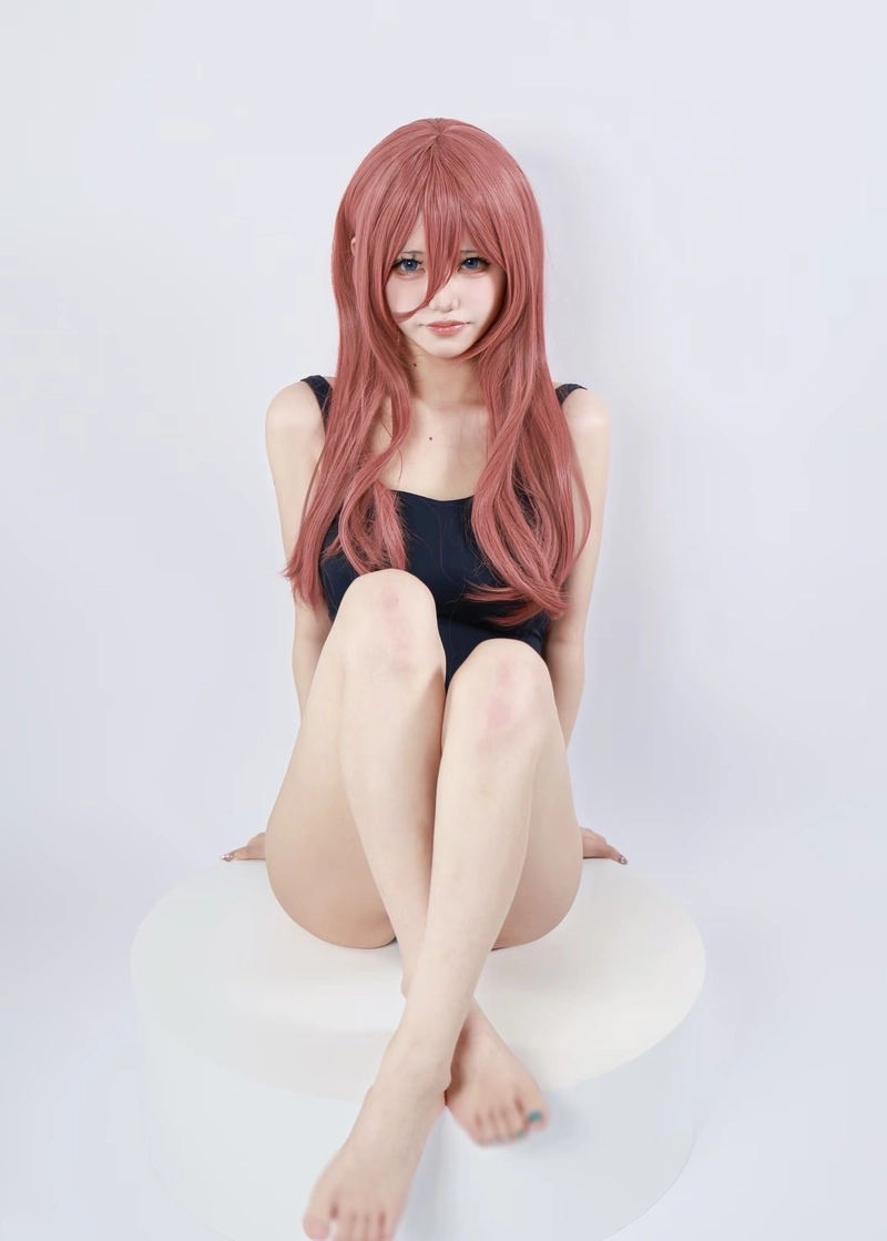 Ảnh Miku Nakano cosplay khoe ánh nhìn nhẹ đầy thiện cảm