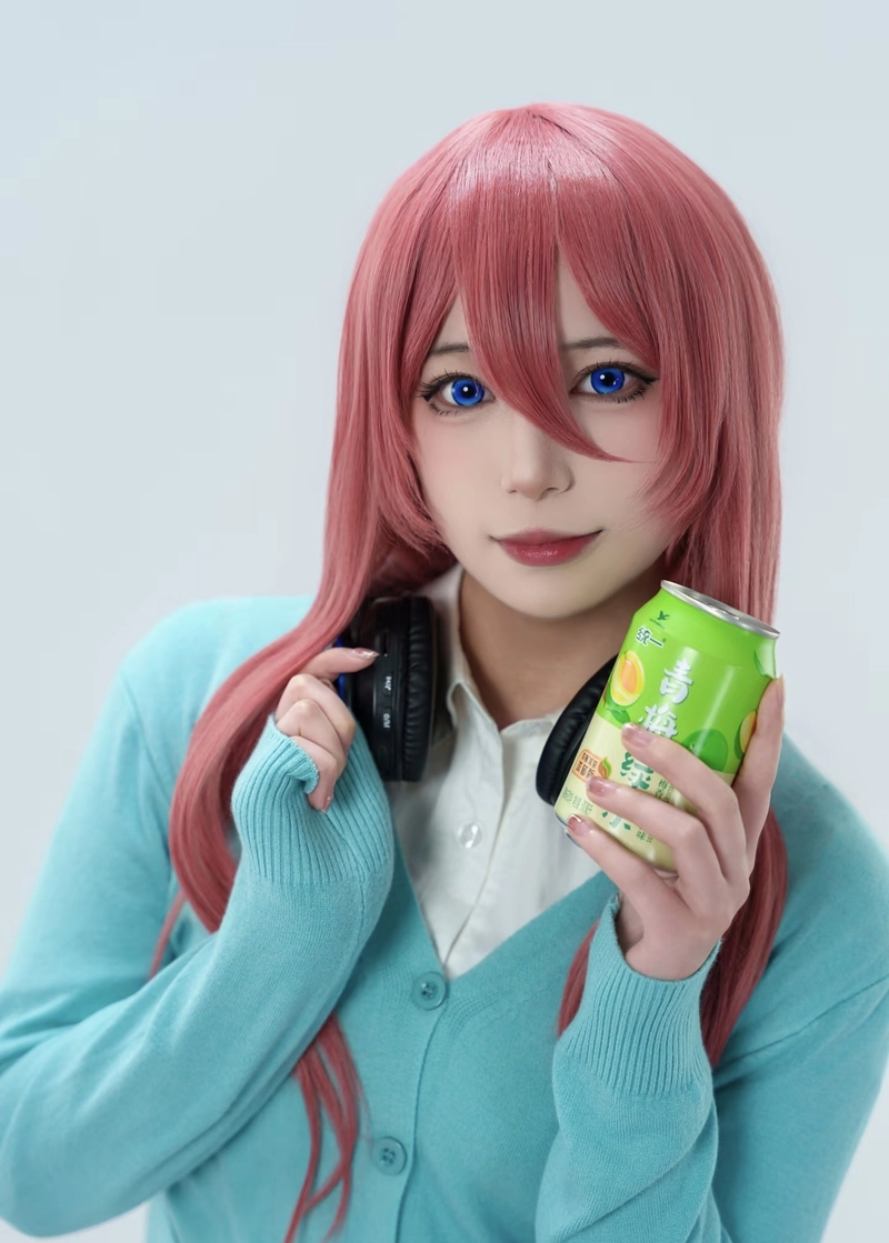 Ảnh Miku Nakano cosplay khoe thần thái yên tĩnh rất duyên
