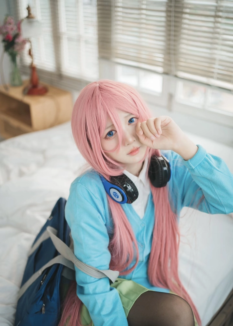 Ảnh Miku Nakano cosplay mang nét nữ sinh anime đáng yêu