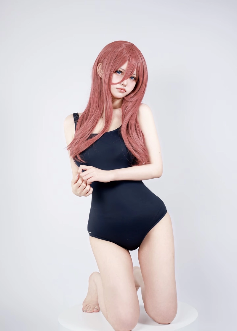 Ảnh Miku Nakano cosplay thể hiện nét nữ tính kiểu anime