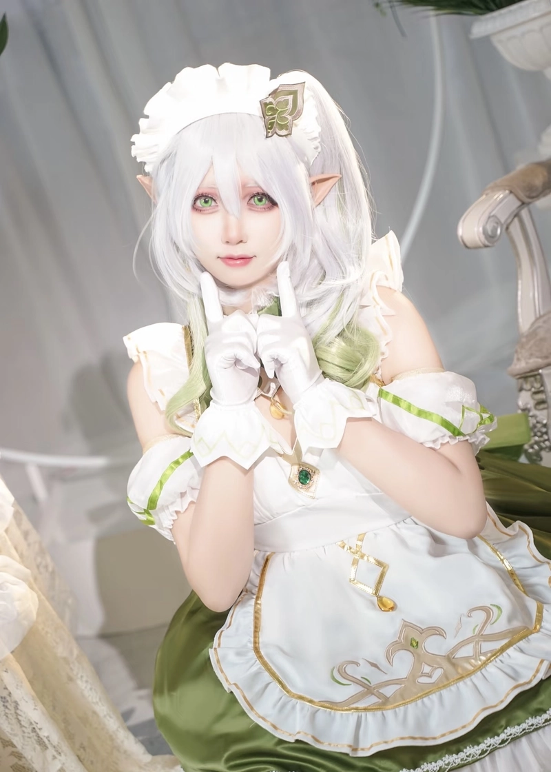 Ảnh Nahida cosplay khoe mái tóc sáng màu dịu nhẹ