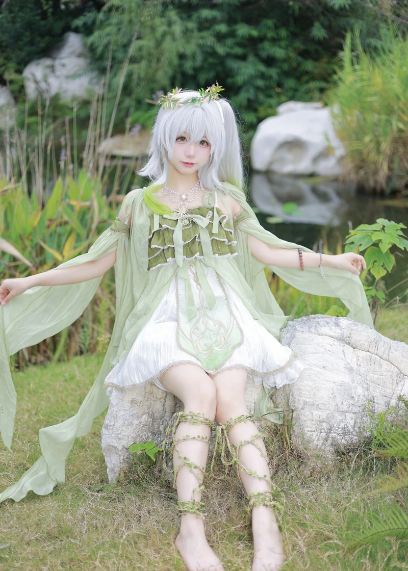 Ảnh Nahida cosplay khoe ngoại hình nhỏ gọn đáng yêu
