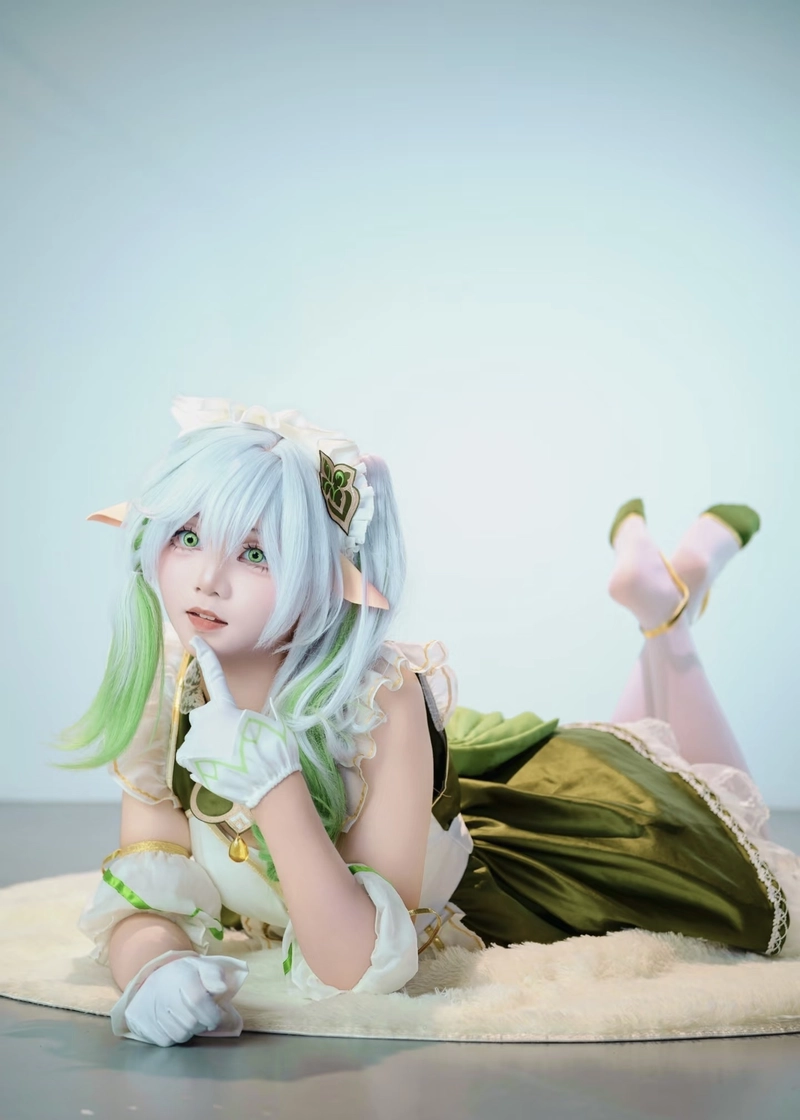 Ảnh Nahida cosplay thể hiện nét đáng mến kiểu anime