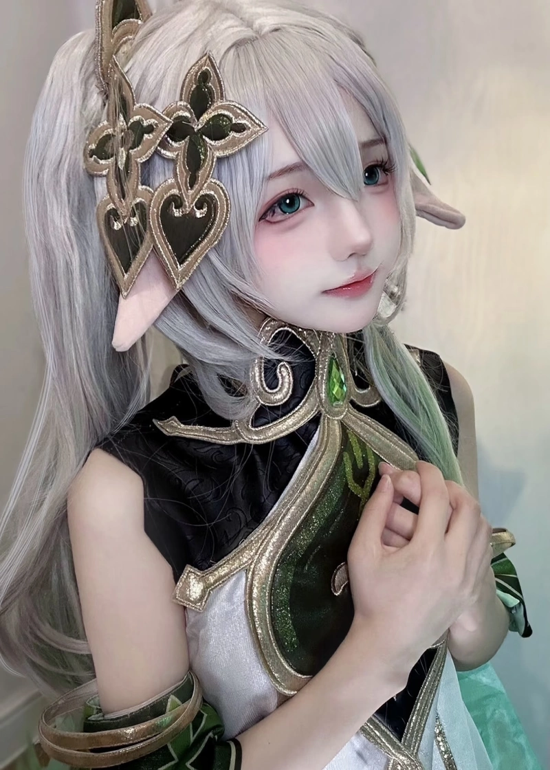 Ảnh Nahida cosplay thể hiện nét mềm mại kiểu hoạt hình