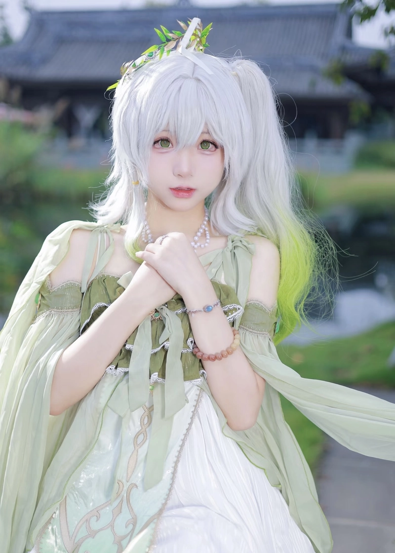 Ảnh Nahida cosplay thể hiện nét mềm mại và tươi sáng