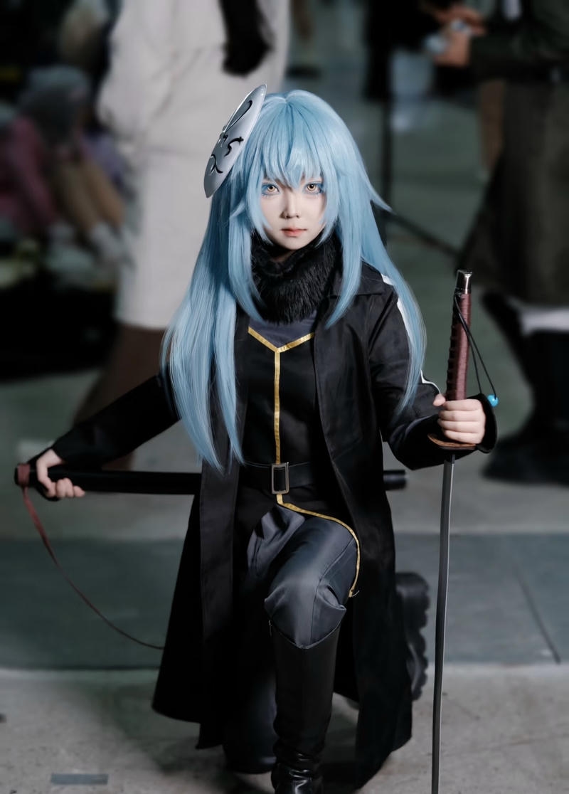 Ảnh Rimuru cosplay outfit tinh giản gọn gàng