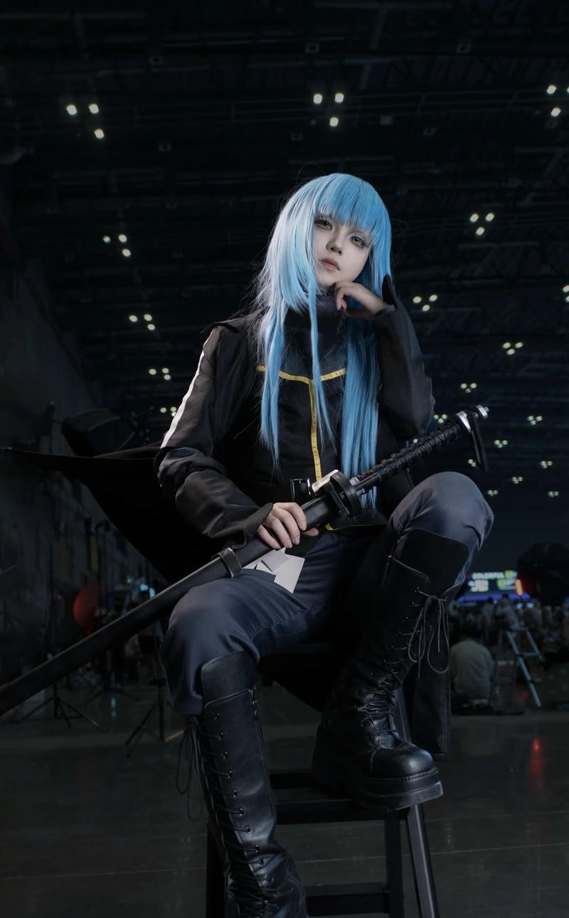 Ảnh Rimuru cosplay outfit xanh đậm tinh giản