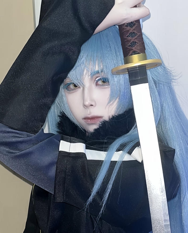 Ảnh Rimuru cosplay tạo hình năng động trẻ trung