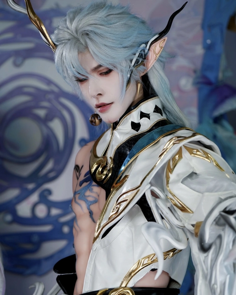 Ảnh cosplay Liên Quân nam ánh mắt kiên định đầy nội lực