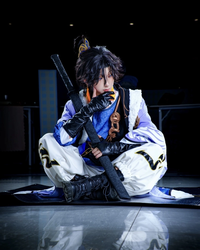 Ảnh cosplay Liên Quân nam phong thái tự tin đầy sức mạnh