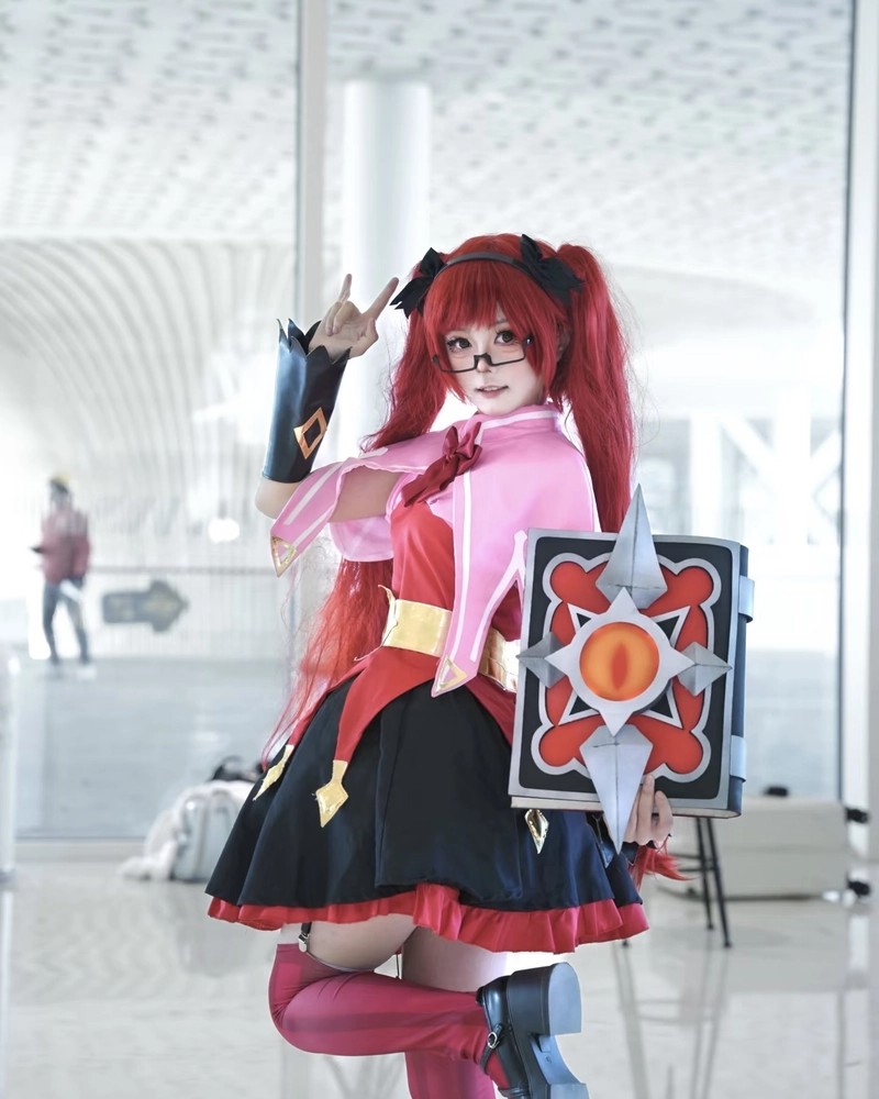 Ảnh cosplay Liên Quân tạo hình chiến binh đầy khí chất