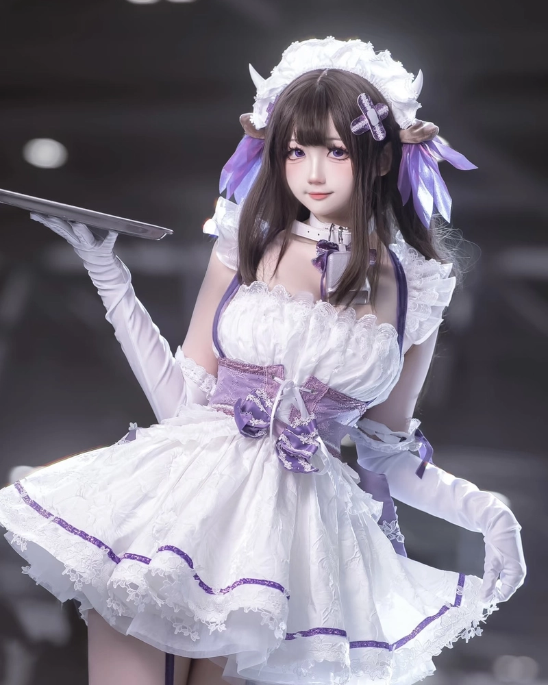 Ảnh cosplay bò sữa nữ nụ cười tươi tắn đầy sức hút