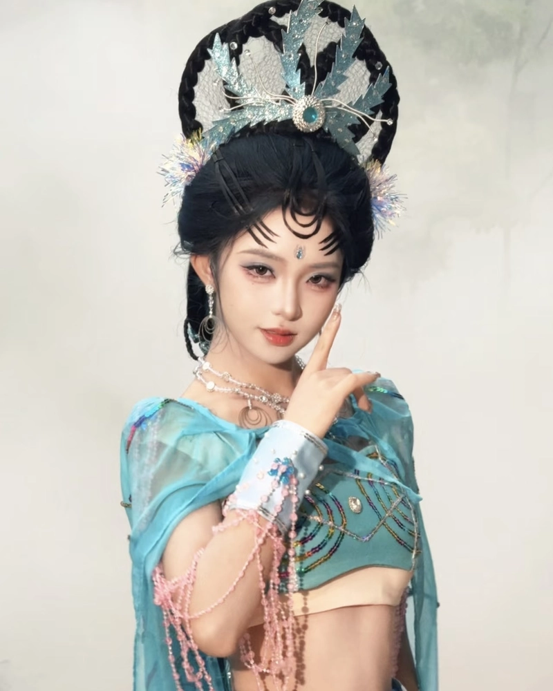Ảnh cosplay cổ trang nữ với thần thái mềm mại quyến rũ