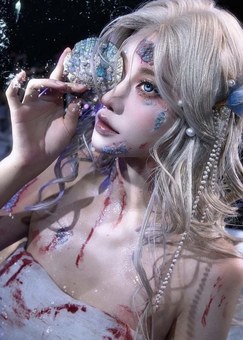 Ảnh cosplay nàng tiên cá xinh đẹp với đuôi cá lấp lánh
