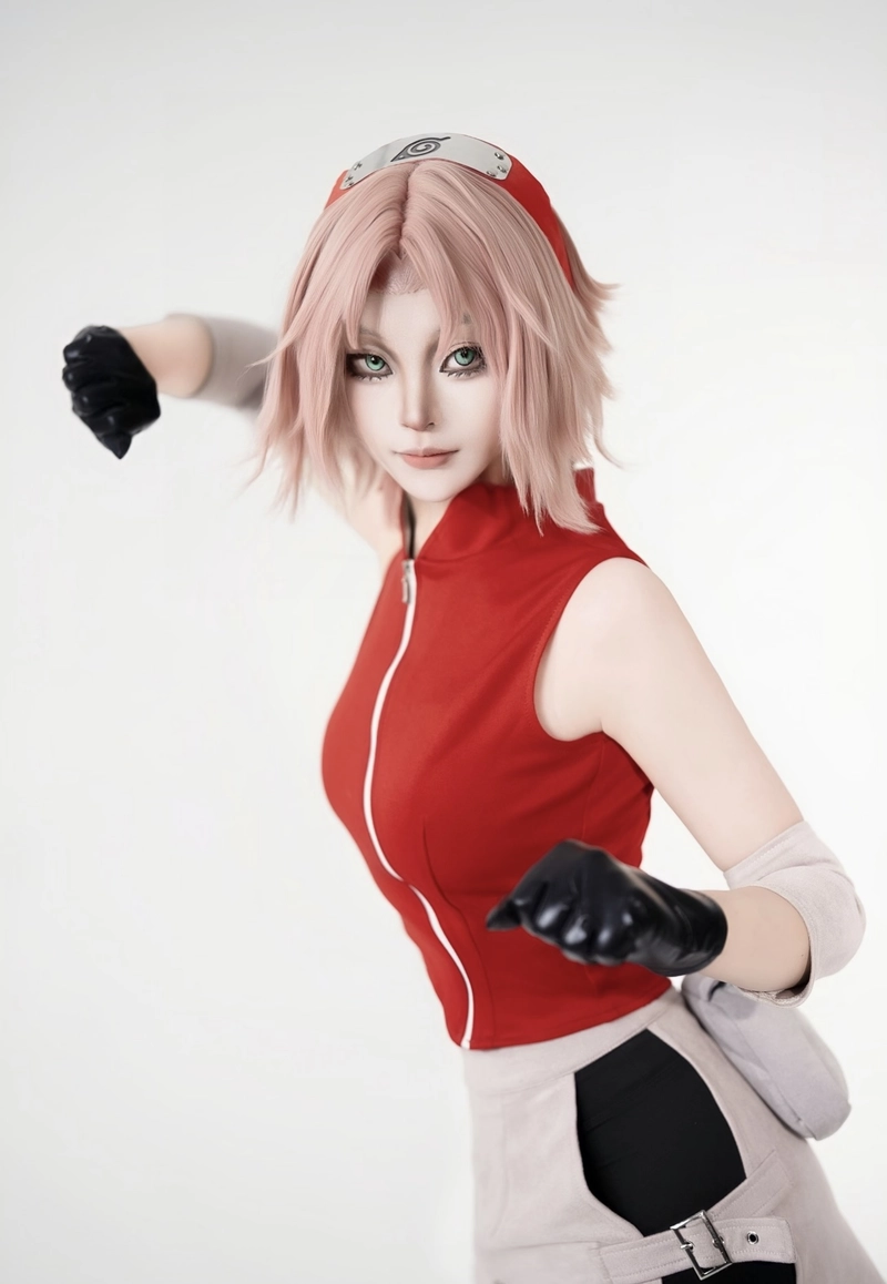Ảnh cosplay sakura tạo dáng nhẹ nhàng