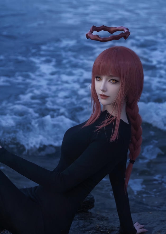 Ảnh makima cosplay cho thấy bản chất nguy hiểm