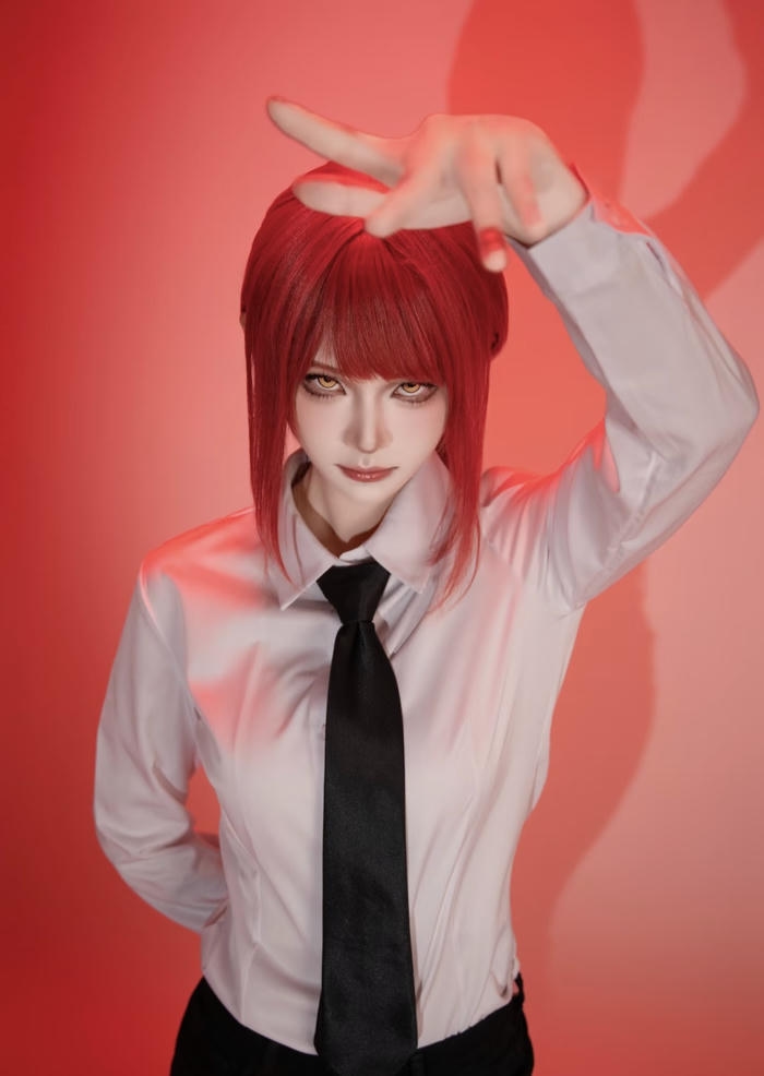 Ảnh makima cosplay gợi không khí u tối