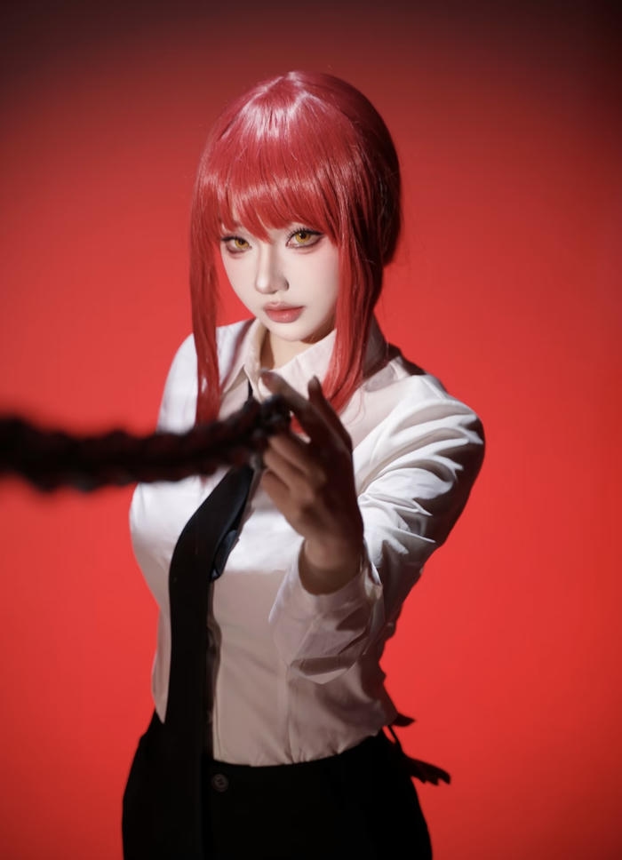 Ảnh makima cosplay tạo ấn tượng nguy hiểm