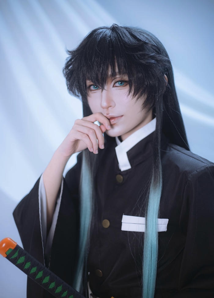 Ảnh muichiro cosplay gợi hình tượng lặng lẽ đặc trưng