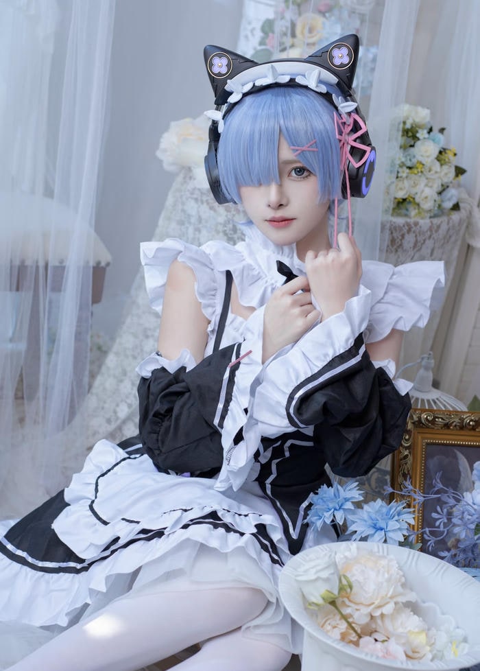 Ảnh rem cosplay thể hiện vẻ ngoài nhẹ nhàng tự nhiên