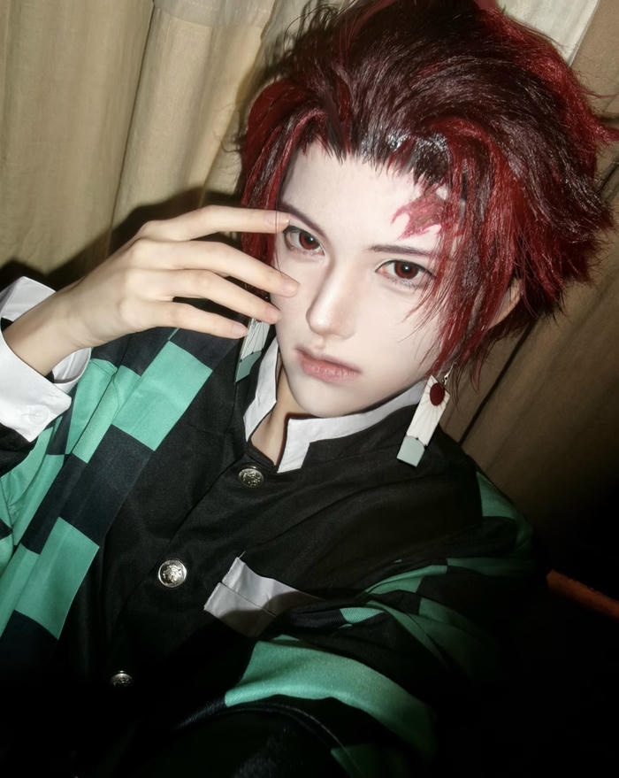 Ảnh tanjiro cosplay thể hiện hình tượng mạnh mẽ nhân hậu