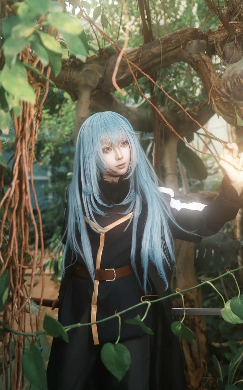 Bức Rimuru cosplay mang ánh mắt sắc sảo