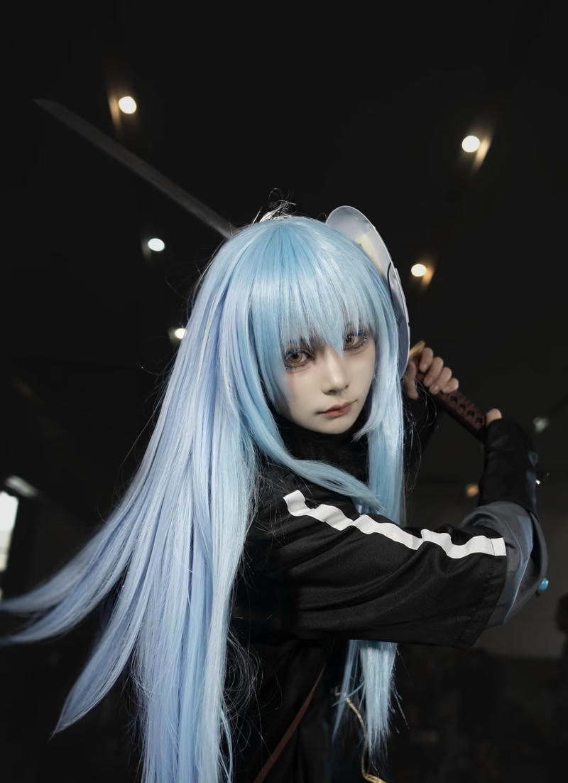 Bức Rimuru cosplay với ánh mắt sáng rỡ