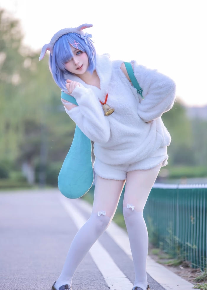 Bức ảnh ảnh rem cosplay gợi cảm giác ấm áp rõ ràng