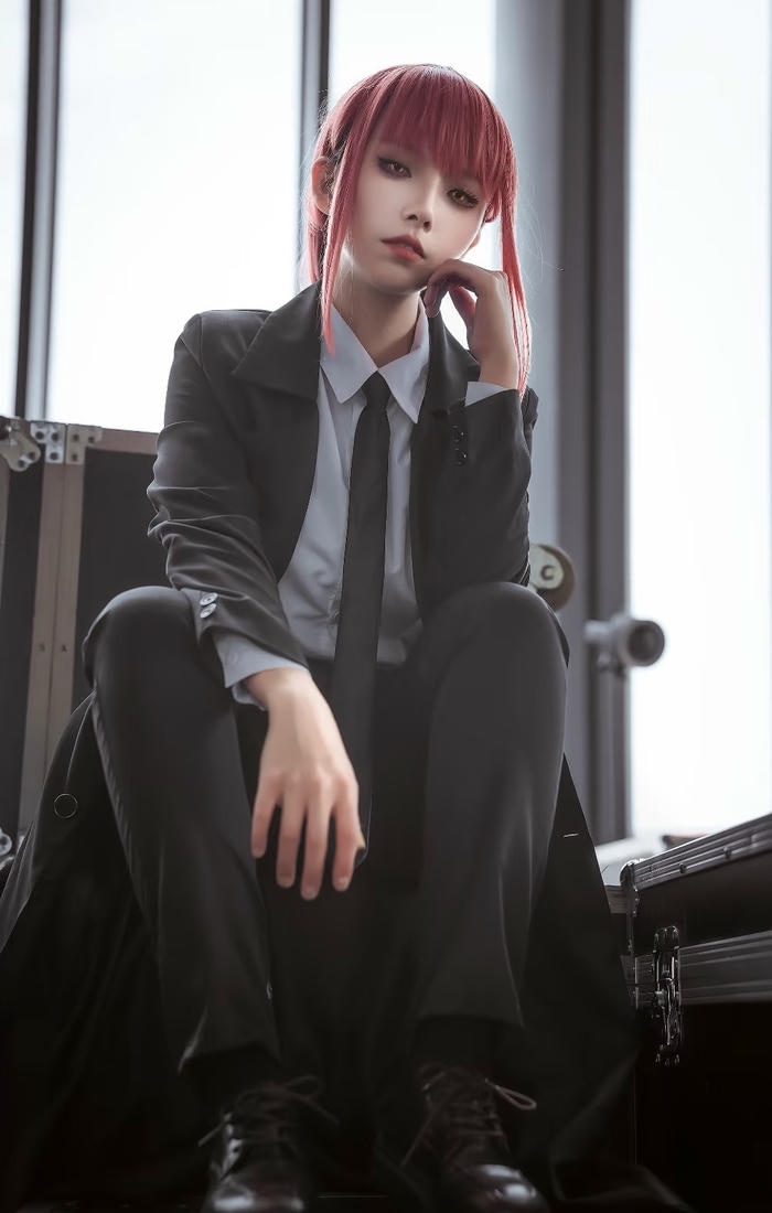 Bức ảnh makima cosplay cho thấy quyền uy thầm lặng