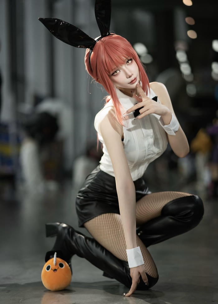 Bức ảnh makima cosplay gợi cảm giác xa cách